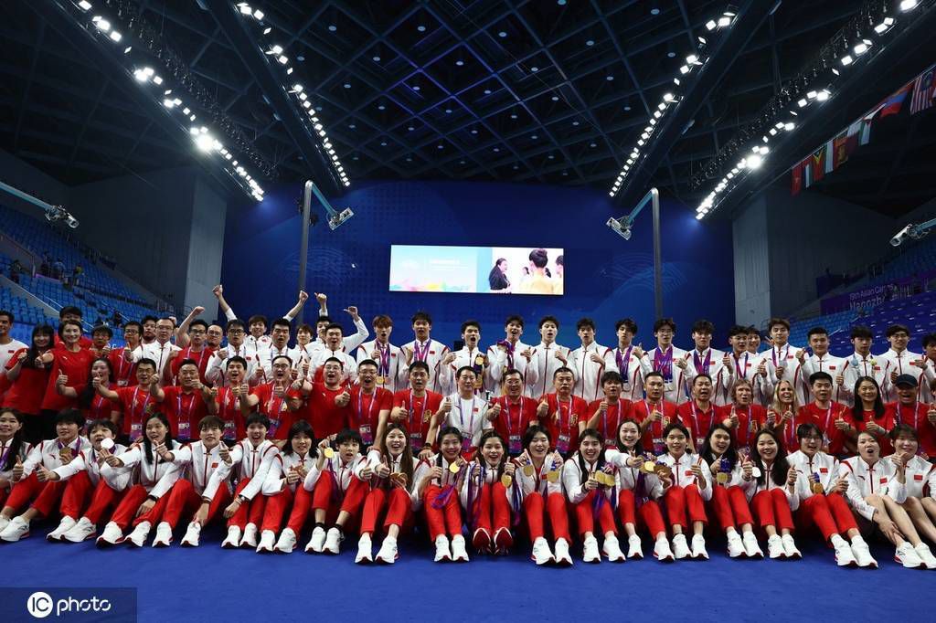 意媒Calciomercato消息，罗马正在转会市场上寻找中后卫引援，他们与博努奇的谈判已经进入后期阶段。